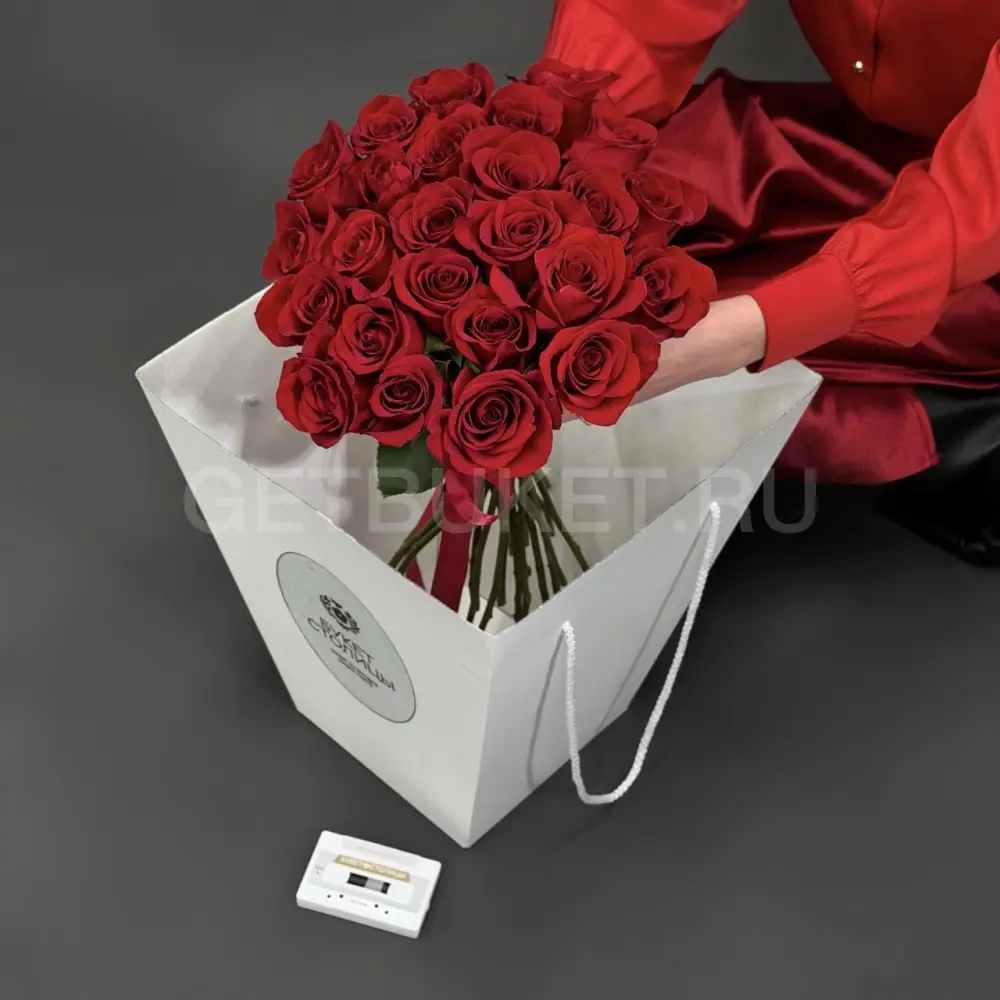 225166 Букет из 25 роз с аудиокассетой 