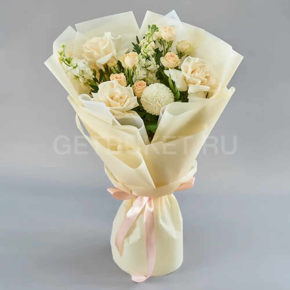 216081 Букет роз и маттиолы с белой хризантемой