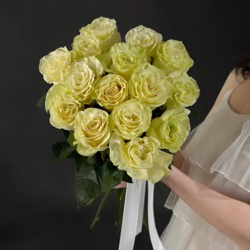 Букет из 15 белых роз