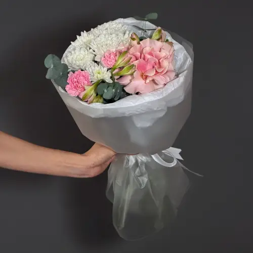 Букет из розы с альстромерией и гвоздикой 