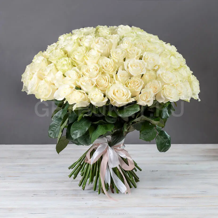 62978 Букет из 101 белой розы