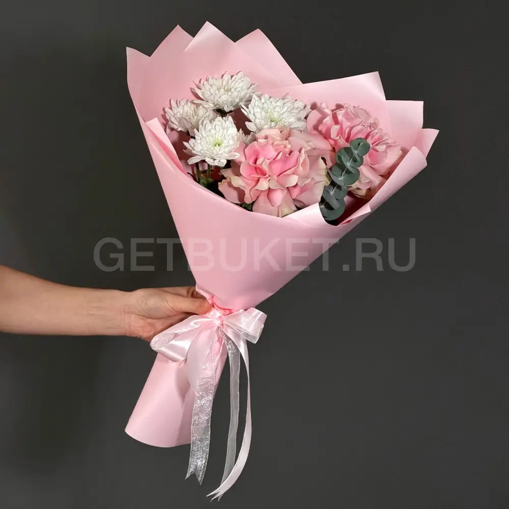 222778 Букет из роз с хризантемами и эвкалиптом