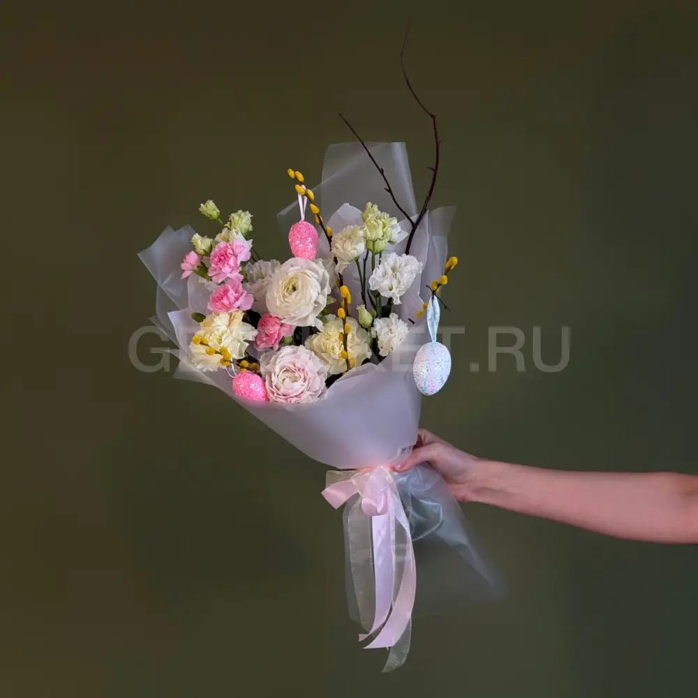 226586 Букет из гвоздик, рунукулюса с эустомой и вербой 