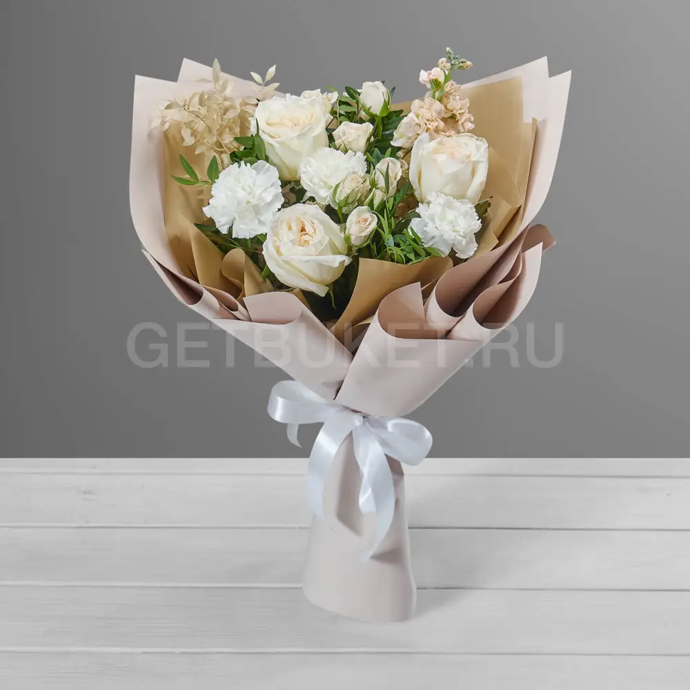211658 Букет из нежных роз, гвоздик с рускусом