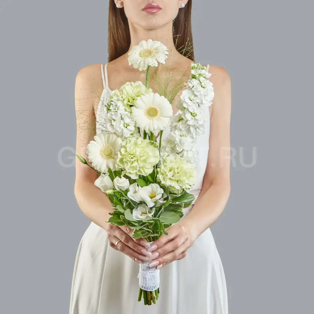 219386 Букет невесты из зеленых гвоздик, гербер и маттиолы 
